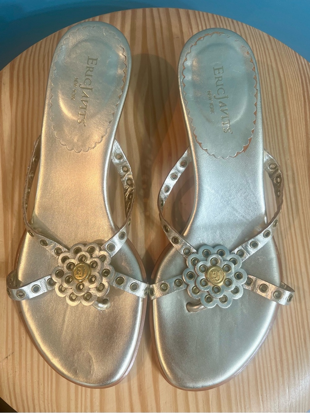 Eric Javits Metallic Gold Leather Floral Grommet Slide Sandals Size 7.5 Italy